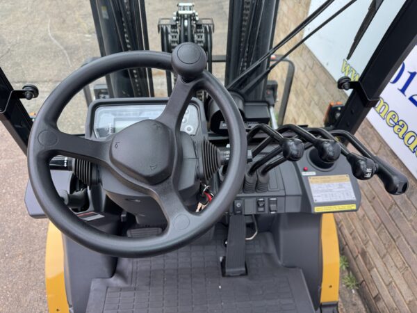 Caterpillar 2 Tonne