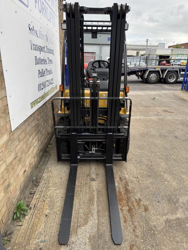 Caterpillar 2 Tonne