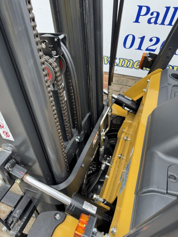 Caterpillar 2 Tonne